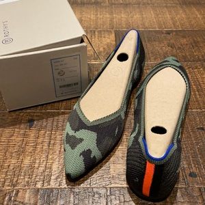 Brand new Rothy’s olive camo points